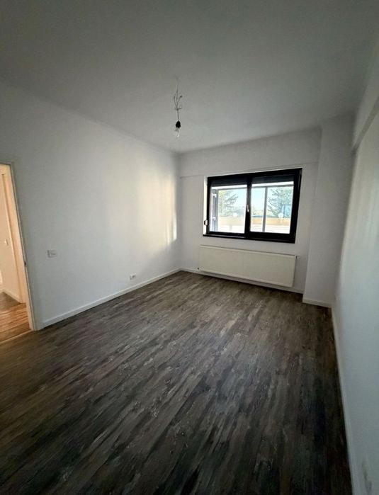 Vând apartament 3 camere în Tomis Plus