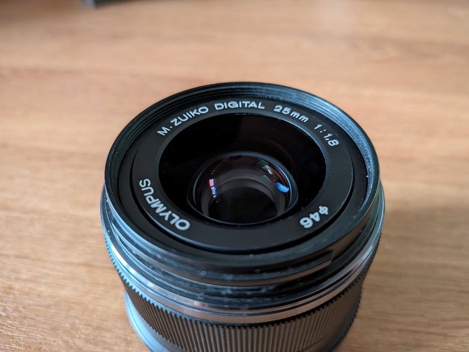 Olympus 25mm F1.8 MSC = Filtru UV Hoya + Parasolar MFT (4/3)