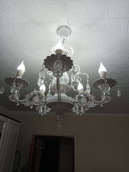 Люстра в очень хорошем качестве и состоянии