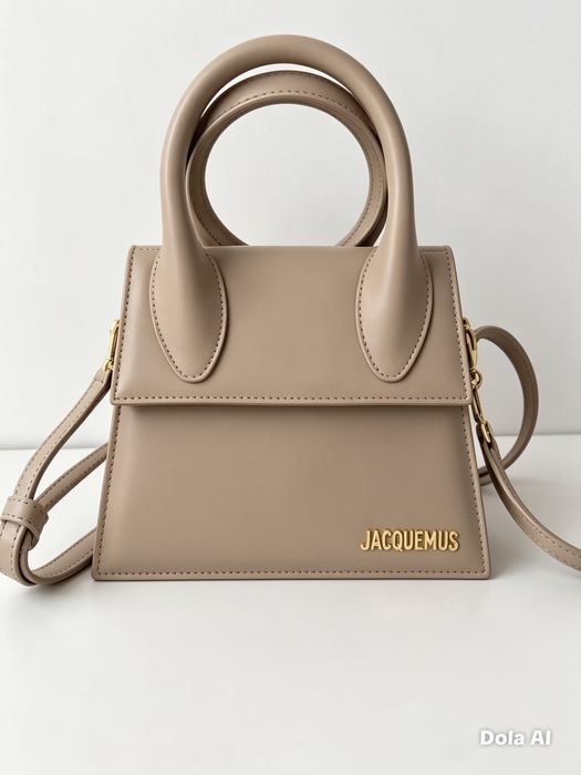 Продается сумка Jacquemus