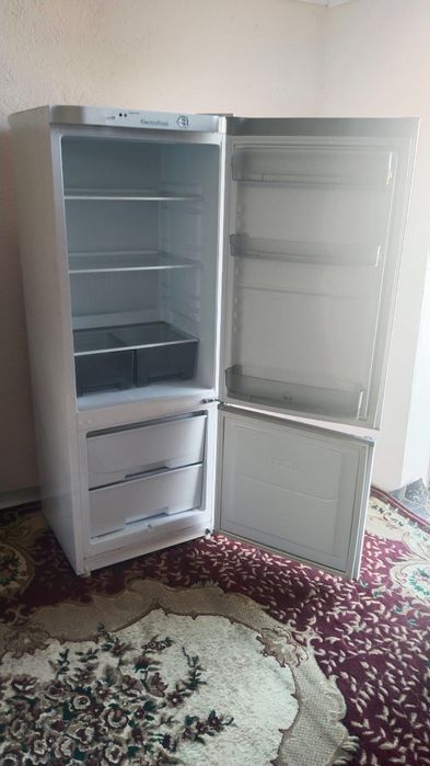 Холодильник б.у жаксы