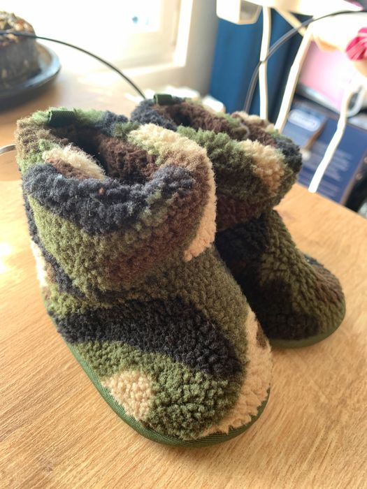 Бебешки високи пантофи 9-12 месеца