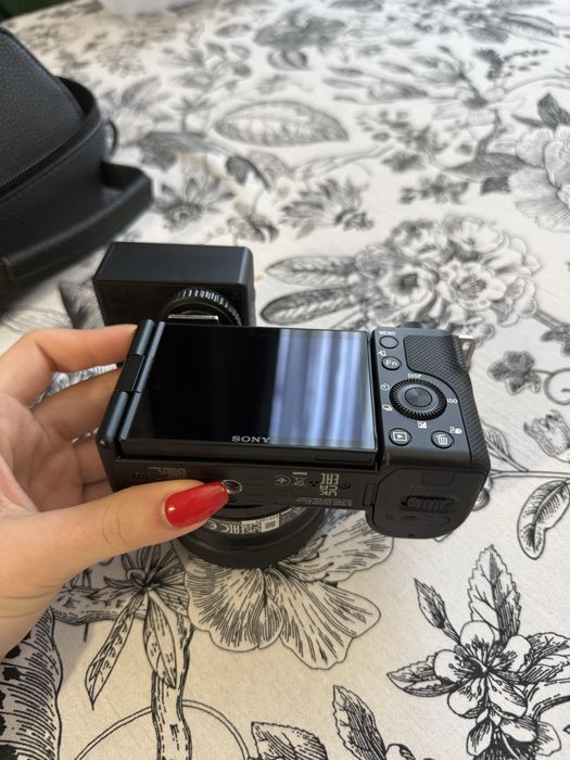 Фотоапарат Sony ZV-E10+ обектив 16-50mm + светкавица IM30