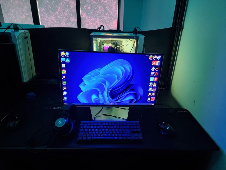 Vand calculatoare de gaming si PS5 aproape noi
