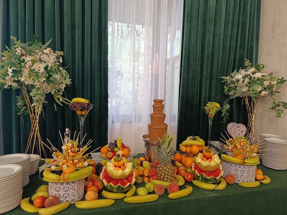 Fantana de ciocolata si bar fructe evenimente