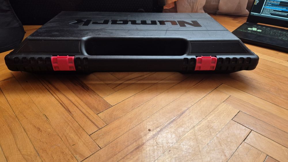 Consola dj Numark platinum + case dedicat