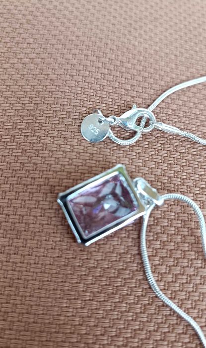 Сребърно колие с естествен камък