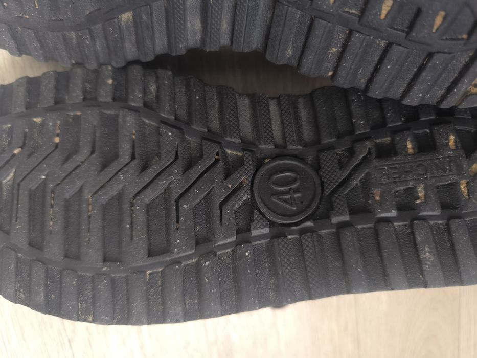 Продаю      ботинки