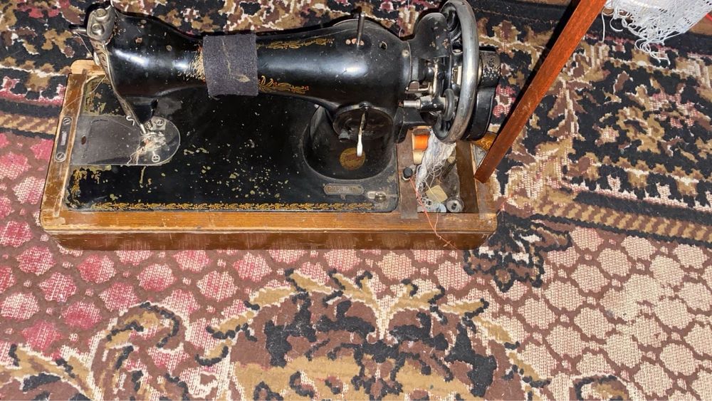 Продам две швейные машинки за 8000