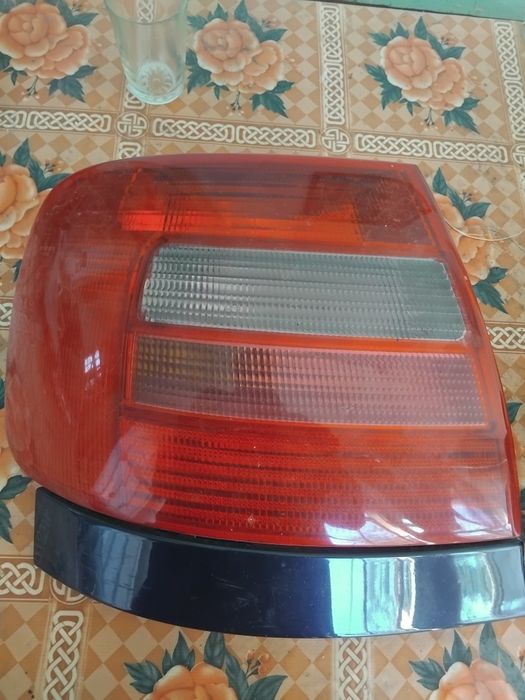 Faruri și triple spate audi a4 an 1998
