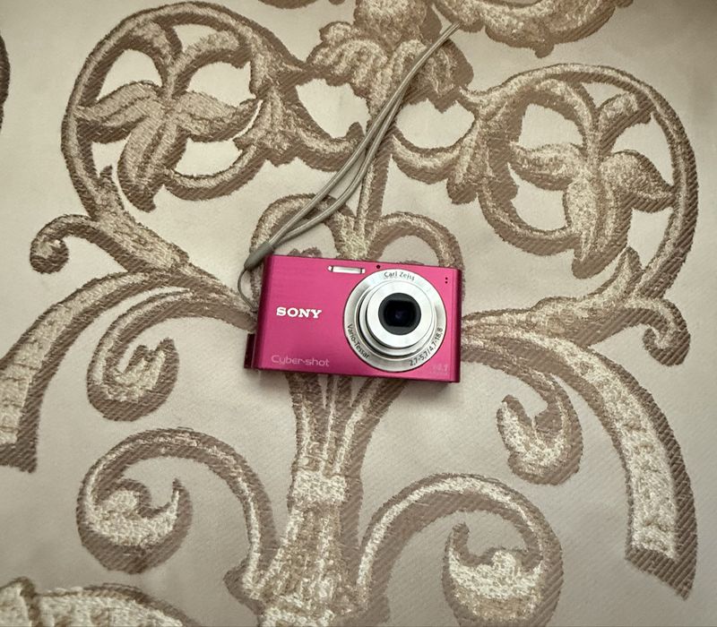 Sony Cyber-shot 14.1 MEGA PIXELS