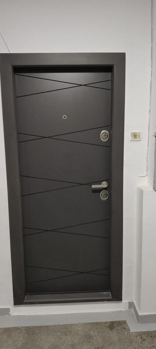 Se vinde ap.2 camere,zona ic.frimu,56 mp,et.1,decomandat,Bl, K1A,renovat de la placa,totul nou,inclusiv  instalația electrică,izolat exterior.