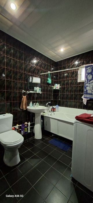 Чиланзар 8. 77 серия.  Продается 2 комнатная.  Срочно Ипотека