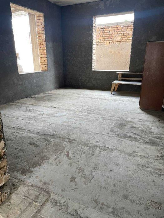 Продаётся Дом  Центр Луначарский  площадь участка-5,5 соток, Коробка.