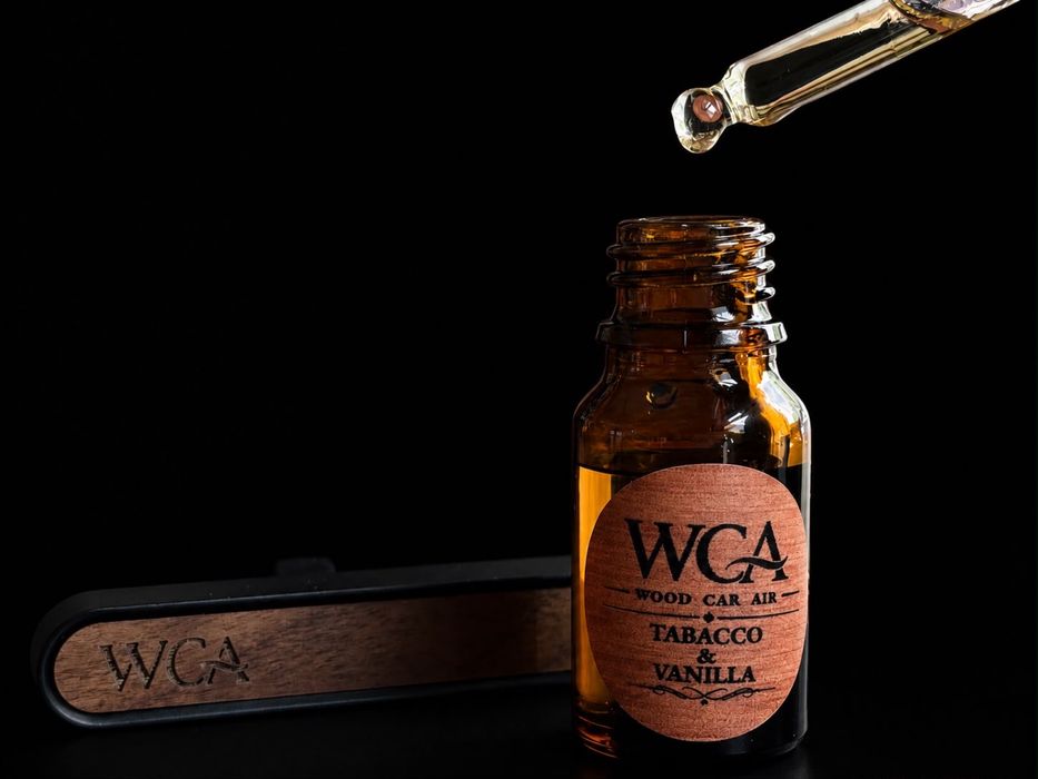 WCA Wood Car Air – Odorizant Auto Premium din Lemn | Reîncărcabil | 4 Arome La Alegere