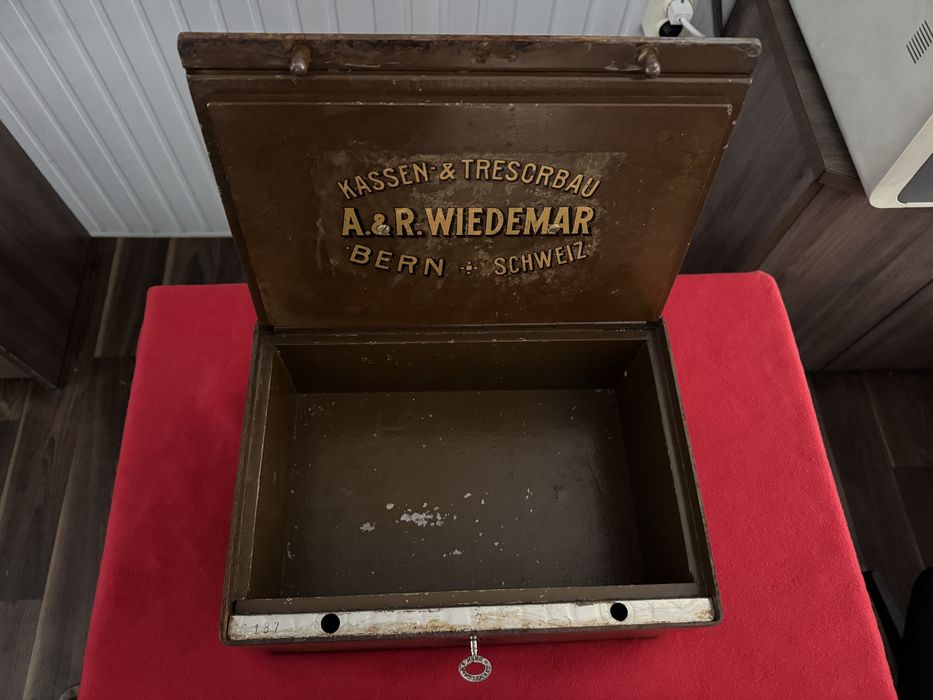 Стара швейцарска каса / сейф A&R Wiedemar Bern