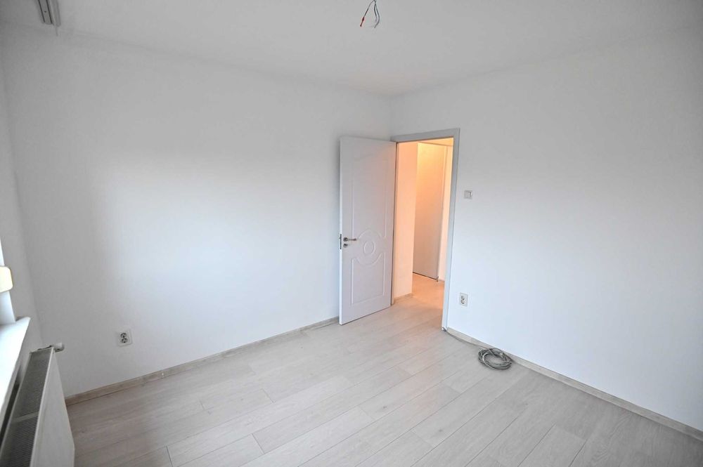 Apartament decomandat renovat complet, centrală proprie, zonă liniștită - Direct de la proprietar