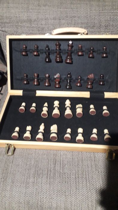 Продам шахматы .