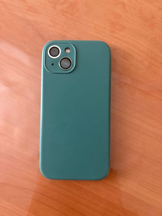 Айфон 13 в изумрудном цвете