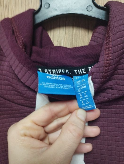 Мъжко худи Adidas отговаря на S