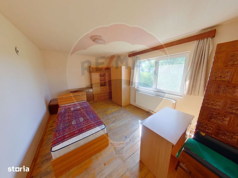 Casă / Vilă cu 4 camere de vânzare, teren generos!