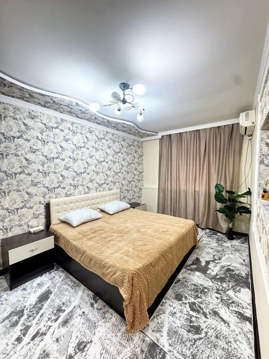 Чиланзар 2.  Продажа. 1 комнатная. Кирпич. С ремонтом