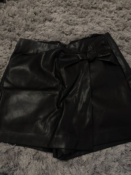 Кожени пола-панталонки