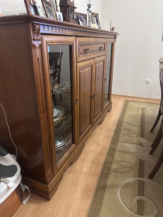 Класически мебели сет с маса за хранене