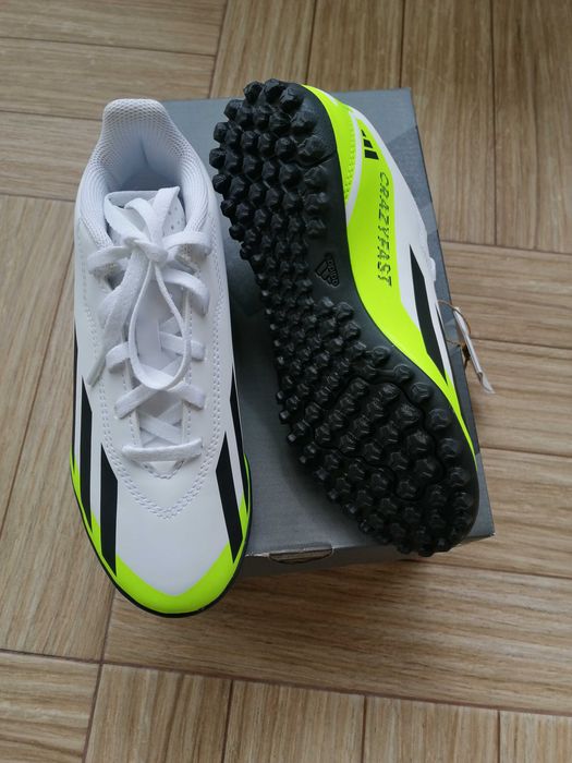 Футболни обувки за деца adidas