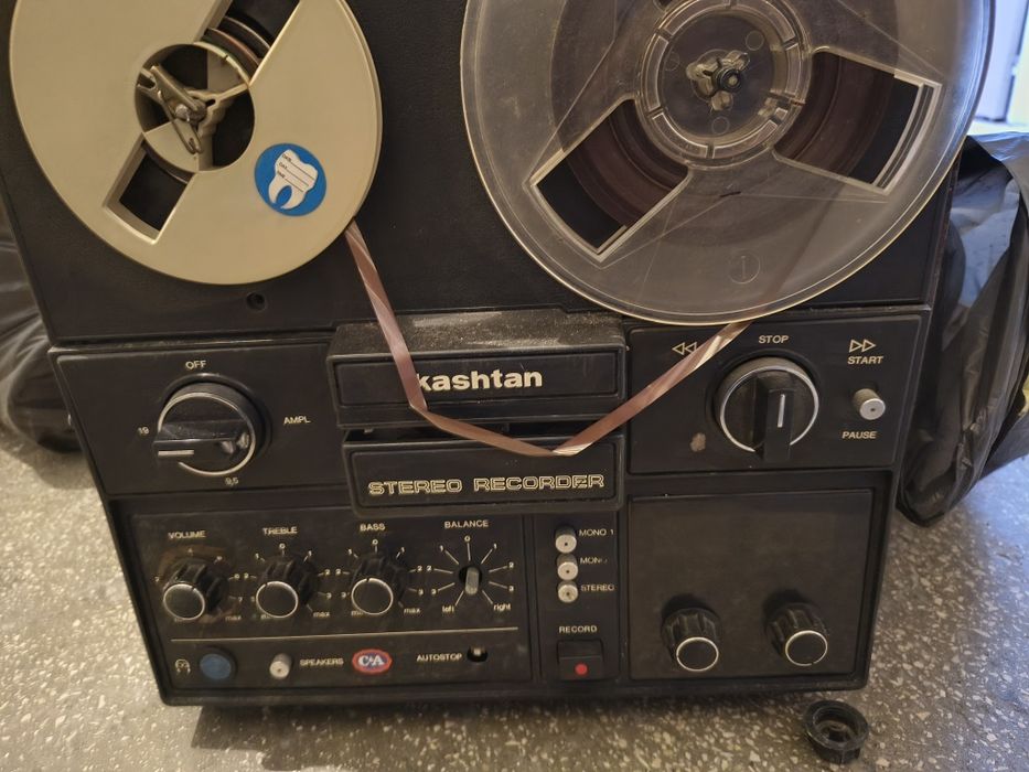 Magnetofon luat de nou anii 80 Kastan