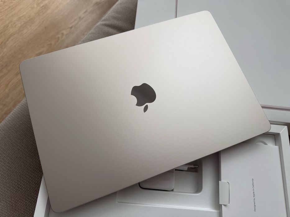 Macbook Air M4 15 inch Starlight GOLD 16 Gb 512 Gb, ca NOU cu Garantie