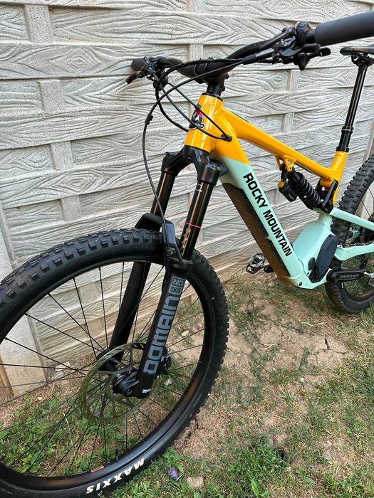 E-Bike Rocky Mountain Altitude Powerplay  UNIC PROP/ACTE Alloy Rockshox Domain / Marzzochi shock 170/160 bicicleta electrica  108Nm peste Bosch Yamaha