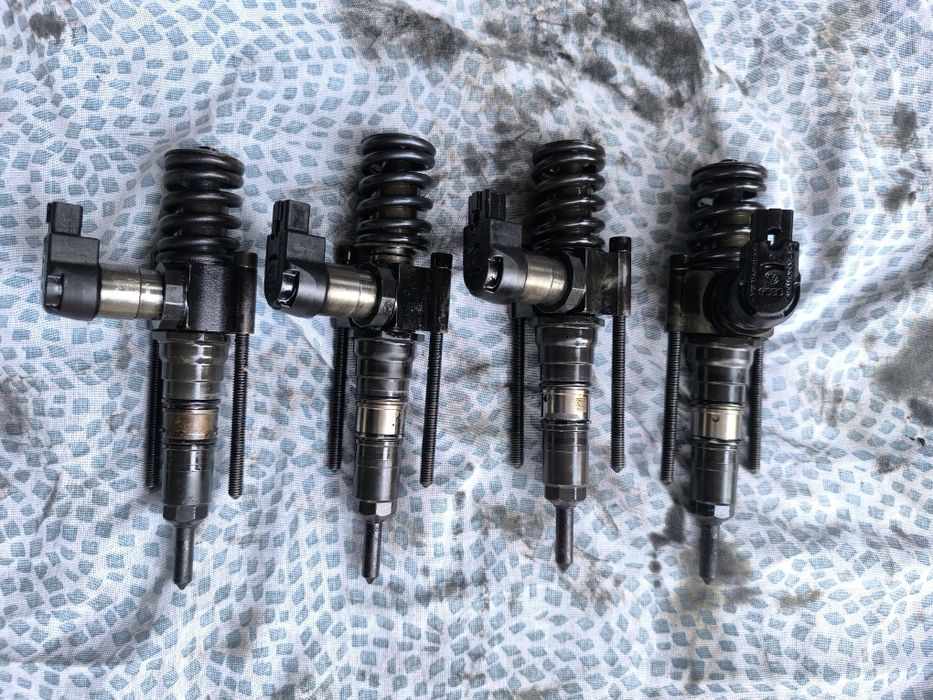 Injector Injectoare 2.0 BKP BMA BVE BWV BMN Passat B6 Octavia 2 Audi