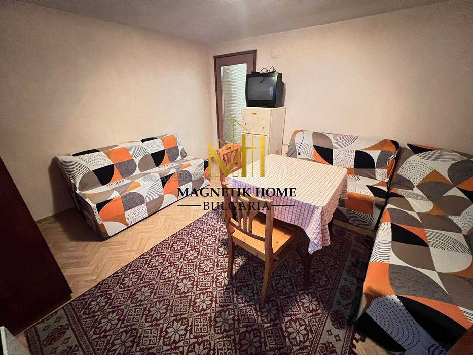 Бюджетен двустаен апартамент с беседка на метри от морската градина