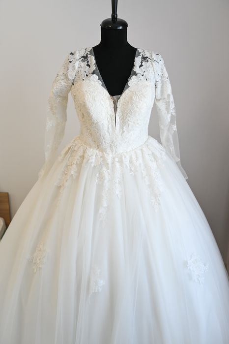 Vând rochie de mireasa stil prințesa mărimea 50 cu corset reglabil