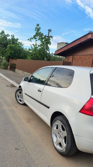Golf 5 1.9 tdi de reparat sau dezmembrări
