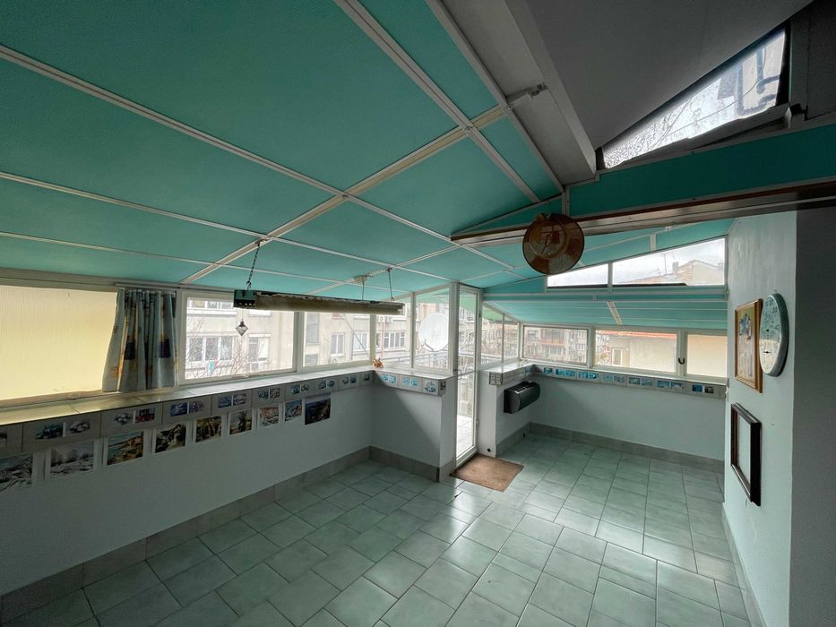 Продава мансарден ЕТАЖ от къща в центъра на Бургас