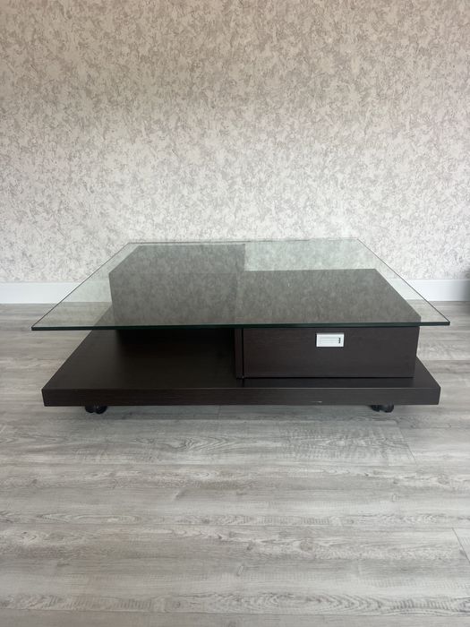 Продам стол журнальный