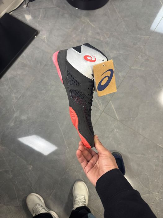 Продаю борцовки новый Asics Split Elite