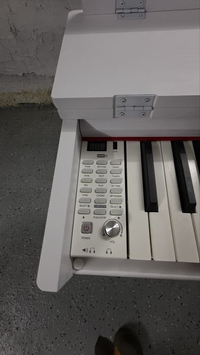 Продам пианино электро