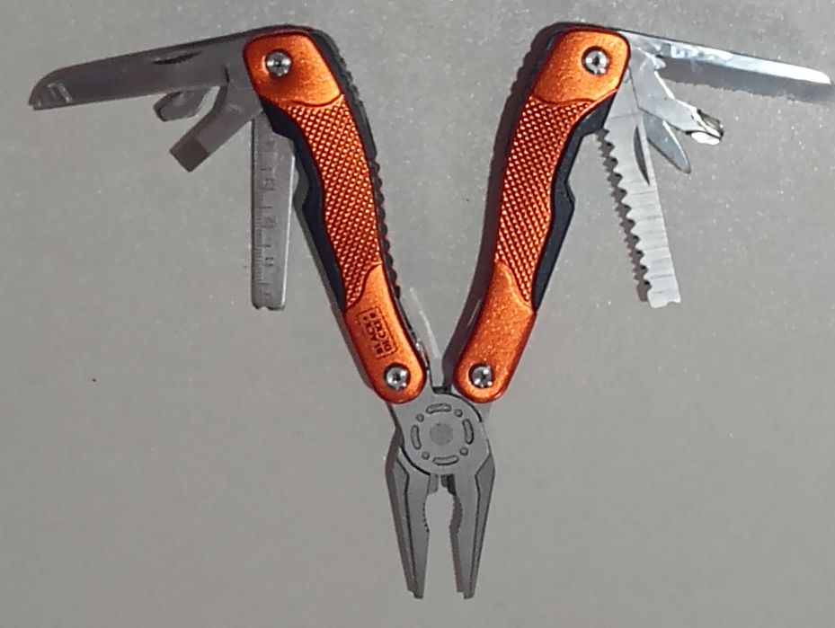 Мултифункционални клещи Black&Decker 12 в 1
