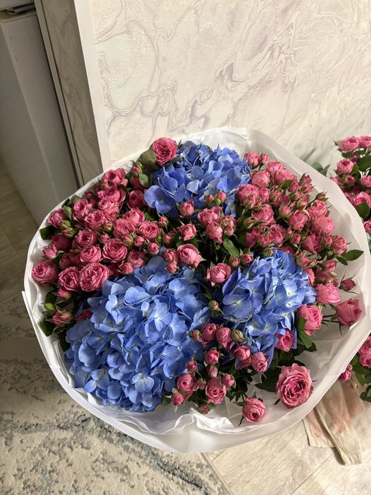 букет и корзига цветов