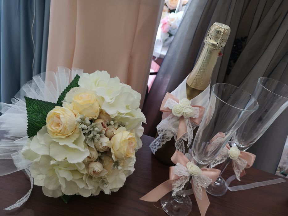 Булчински букет от изкуствени цветя