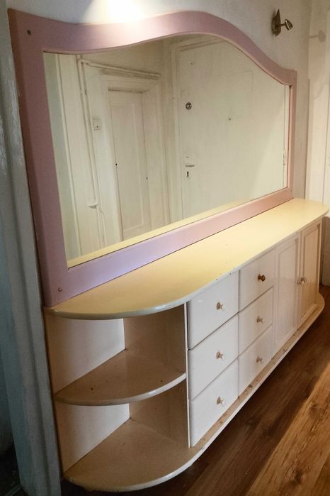 Шкаф.Холен.Масив.С голямо италианско огледало.Изгодно.