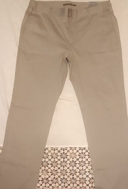 На Вацап пишите Продам мужские штаны {слаксы}, отличного качества