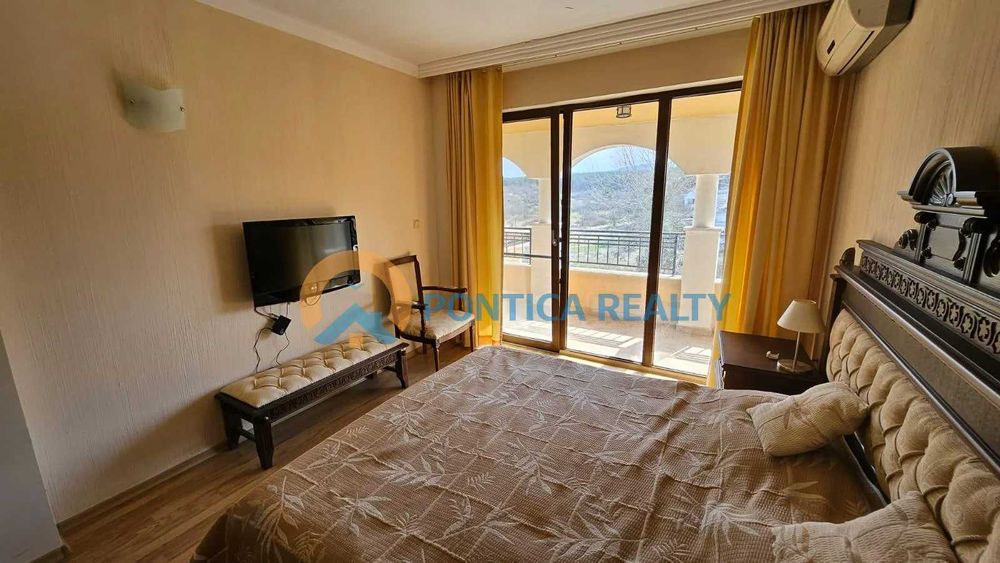 Предлагаме светъл и просторен двустаен апартамент в престижния комплекс Реджина Маре