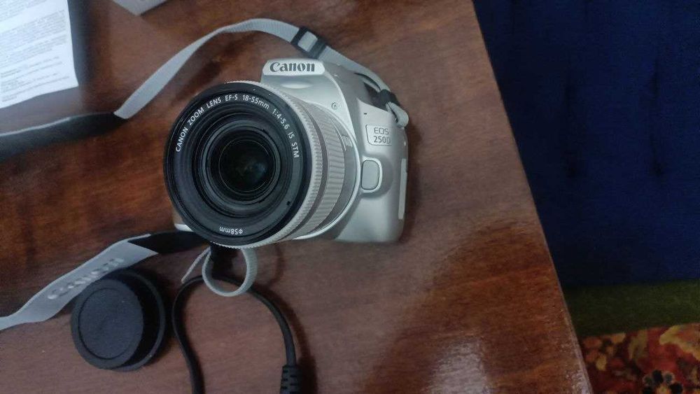 Фотоаппарат Canon 250D