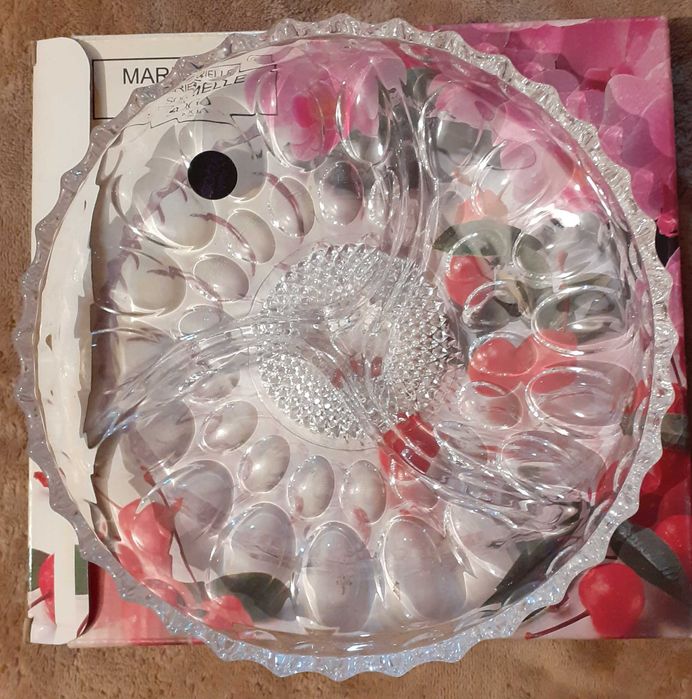 Продам хрустальную тарельку