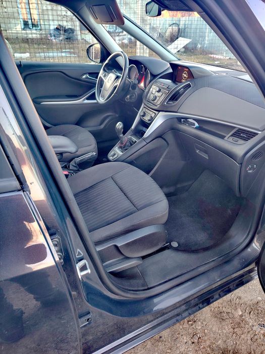 Opel Zafira E6. 2015