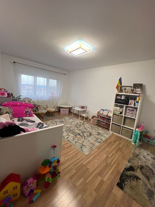 Vand apartament 2 camere decomandat,etaj 3